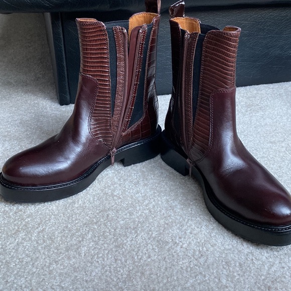 NWOT Jeffrey Campbell Chelsea Boots - Picture 7 of 7
